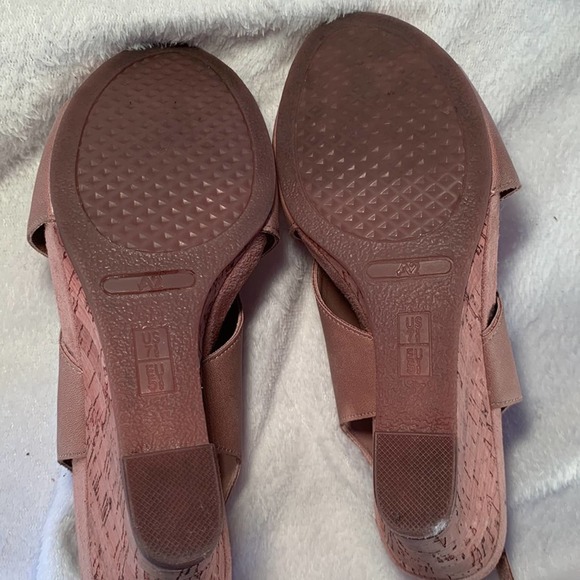 A2 by Aerosoles Women's Cherry Plush Wedge Sandal, size 7.5 - Picture 8 of 10